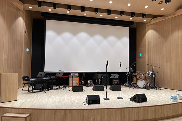 多功能厅返听音箱布局:提升舞台表演反馈精准度封面